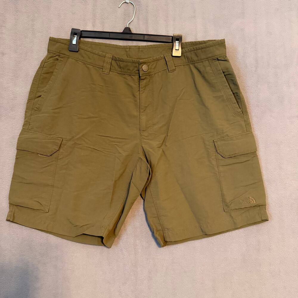 The North Face Khaki Nylon Hiking Travel Shorts Men's Size 40